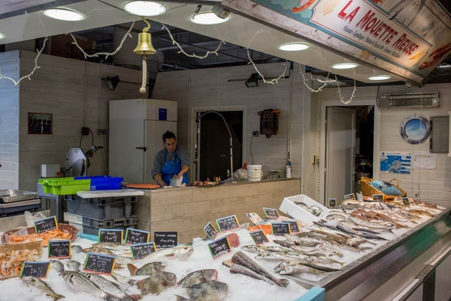 Fish stand in marché des Capucins - food tour